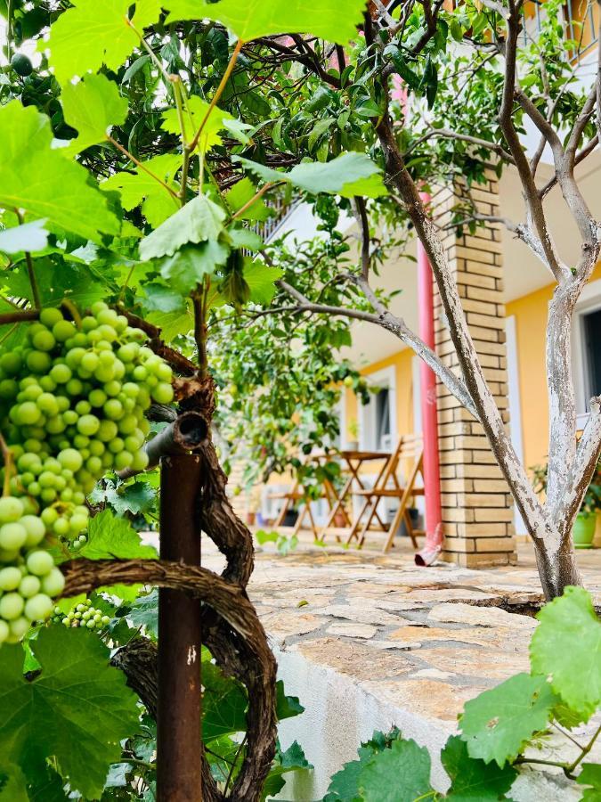 Tzavelitiko Home Himare Exterior photo